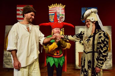 Görbetükör Színház: MÁTYÁS KIRÁLY A CSILLAGOK KÖZÖTT