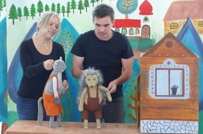 Ákom-Bákom Bábcsoport: AZ ARANYOS TARAJOS KISKAKAS