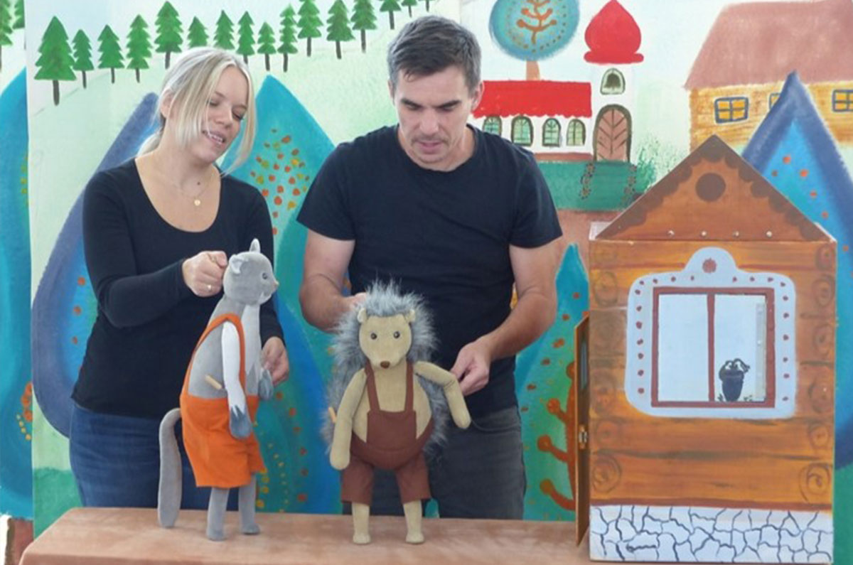 Ákom-Bákom Bábcsoport: AZ ARANYOS TARAJOS KISKAKAS